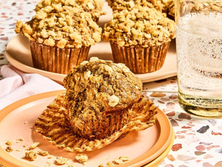 The beautiful banana muffins that you want for school morning, coffee breaks and everything in between
