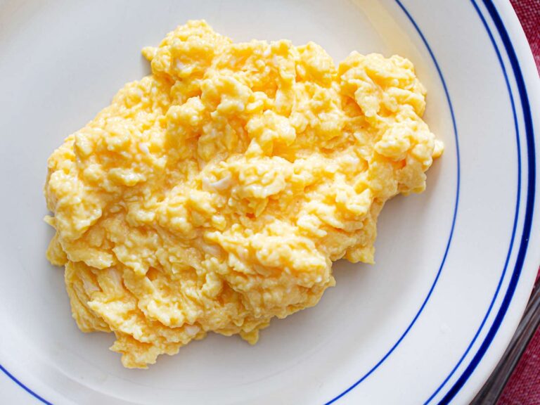 Here you can find out how you can crack the code on scrambled eggs in restaurant quality