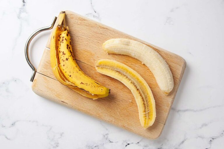 How to quickly freeze mature bananas