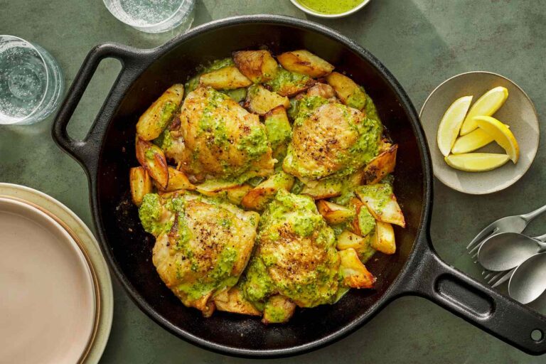 Pan chicken and paramedic with a green sauce recipe