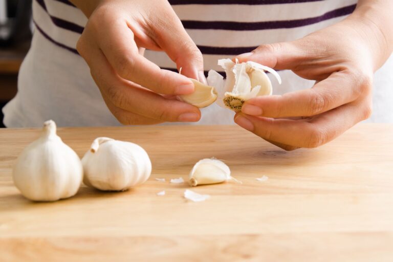My favorite garlic tool of 9 US dollars makes cooking easier easier