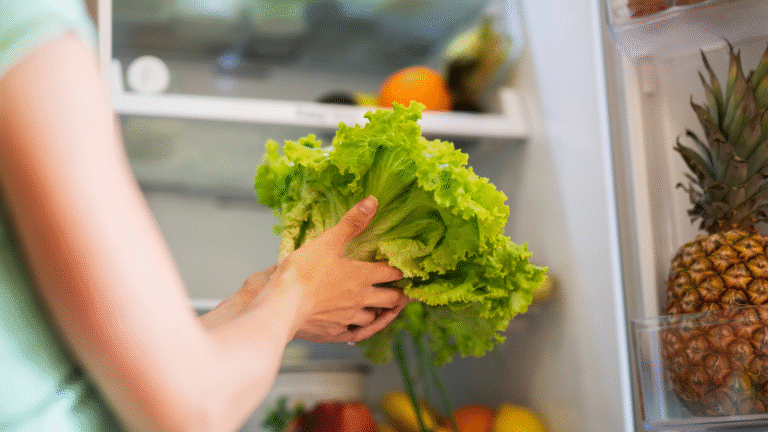The simple trick that keeps salad gross fresh longer