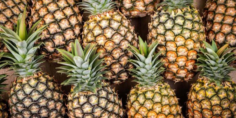 I asked 3 farmers how to choose the sweetest pineapple, and everyone swears with this method