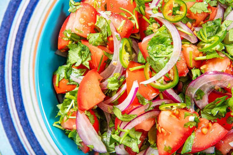 Forget Caprese-dieser tomato salad with 5 ingredients deserves the spotlight