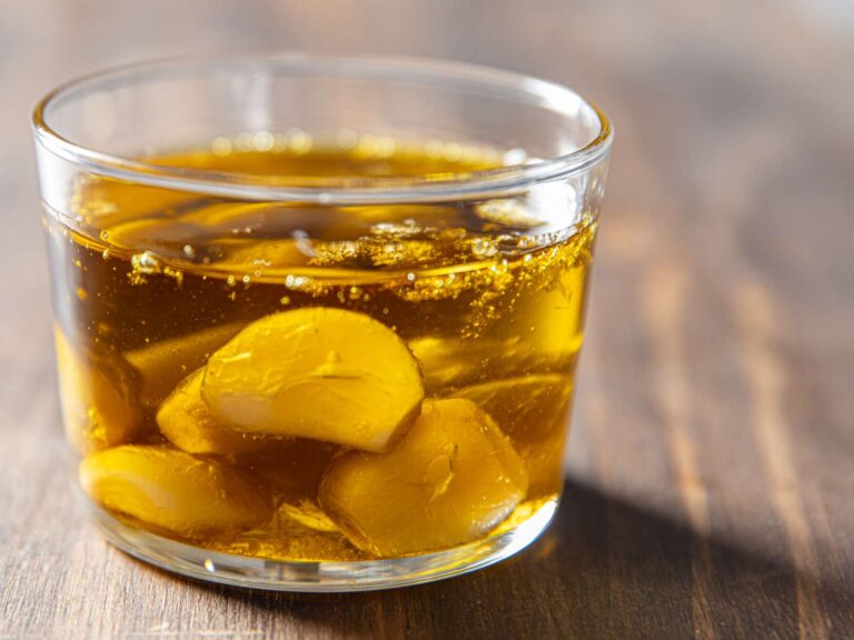 How to store garlic confit safely and avoid botulism