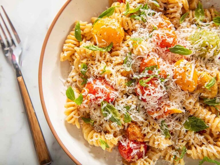 This 15-minute creamy pasta dinner tastes like it would take hours