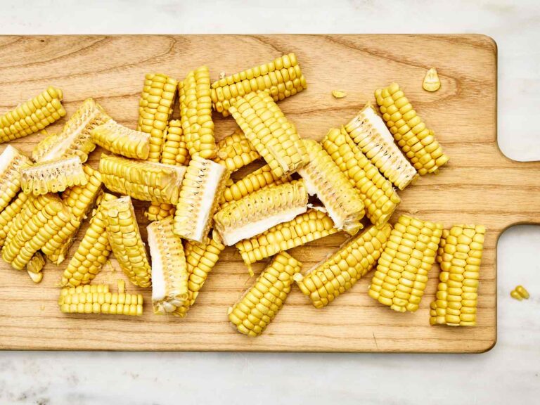 Speed ​​or style? A food stylist shows the best ways to cut corn from the COB