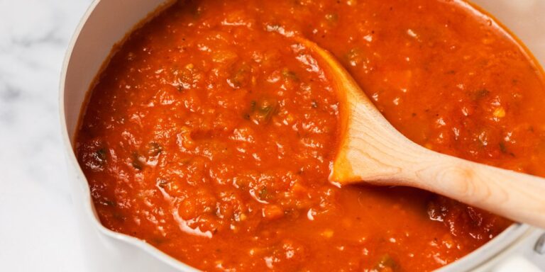 This tomato sauce with 4-post-name tomatoes is the simplest that I have ever done