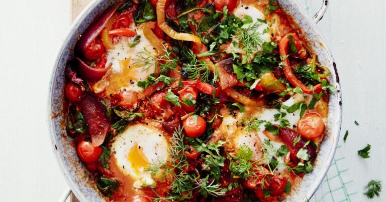 We asked 6 nutritionists how to get healthy with a narrow budget