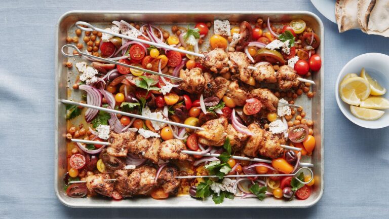Blatt-Pan-Hühnchen-Souvlaki recipe | Epic