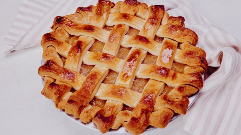 Apple cake with a lattice crust recipe